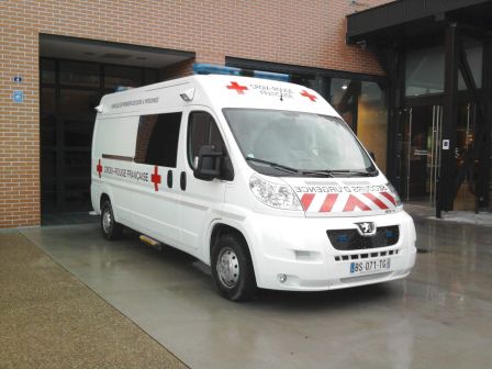 Peugeot_Boxer_Ambulance_Croix-Rouge_Strasbourg.jpg