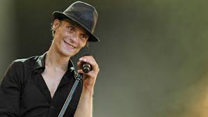 Mano Solo : l’artiste rebelle qui a marqué la chanson française