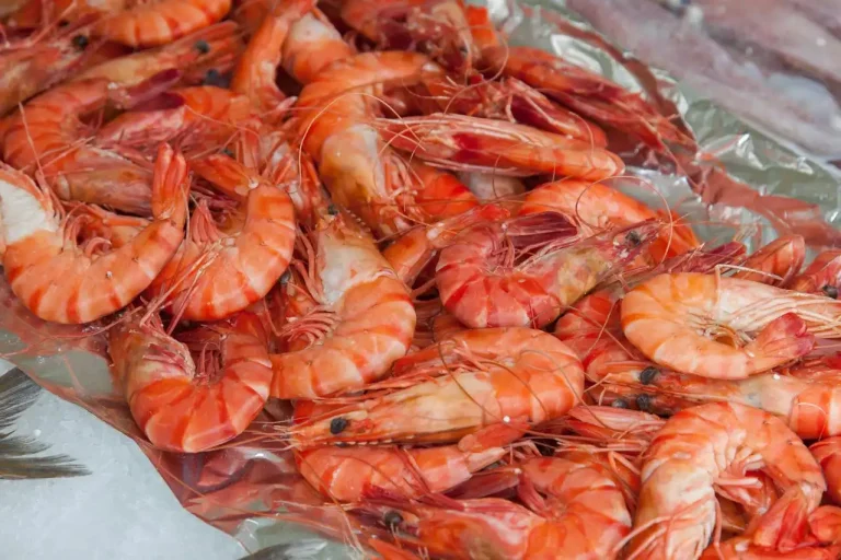 Crevettes contaminées : alerte sanitaire chez Leclerc et Grand Frais